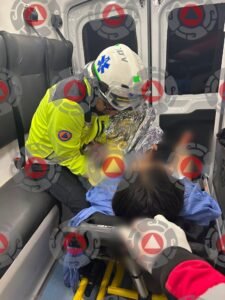 Atienden a mujer en trabajo de parto sobre la carretera Real Del Monte-Huasca